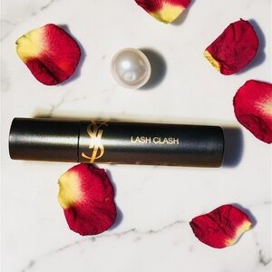 Yves Saint Laurent Lash Clash Mascara in Black with Gold Logo- 2 ml size